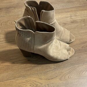 Stylish Suede Ankle Boots with Open Toe